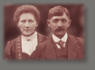 Hermann *1871 und Margarethe *1879 Söhnholz, die Eltern von Walter Söhnholz *1902, in Schwalingen im Jahre 1923