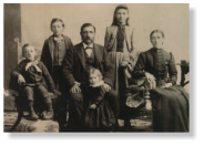 Familie George Helmke *1847 und Anna Katharina *1860 geborene Eitzmann, im Bezirk Byron&Stoddard, Thayer county, Nebraska